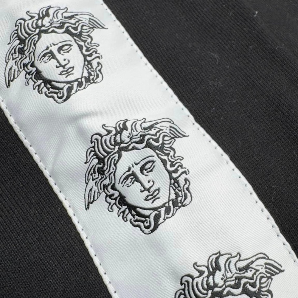 New VERSACE
Barocco Logo Sweatpants - Picture 6 of 10